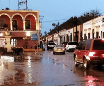 Llega la lluvia a Álamos en medio de emergencia por desabasto de agua