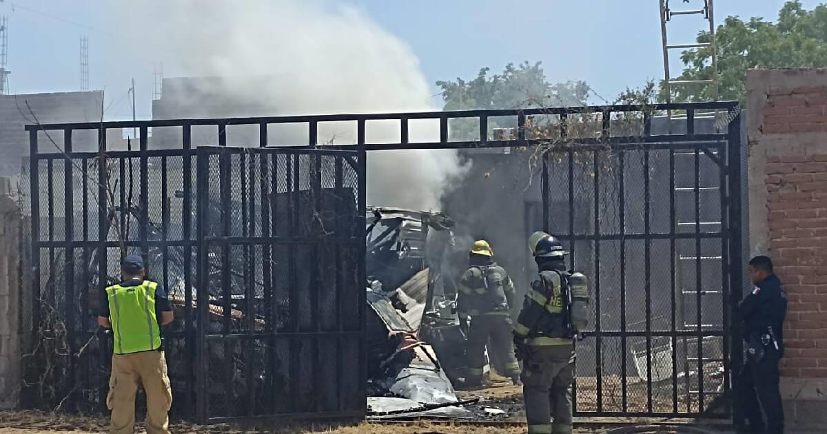 Bomberos sofocan incendio de almacén en colonia Norberto Ortega