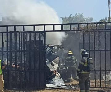Bomberos sofocan incendio de almacén en colonia Norberto Ortega
