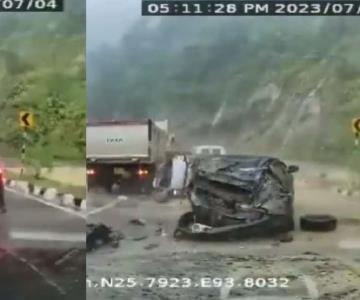 Deslizamiento de rocas aplastan autos y dejan 2 muertos en la India
