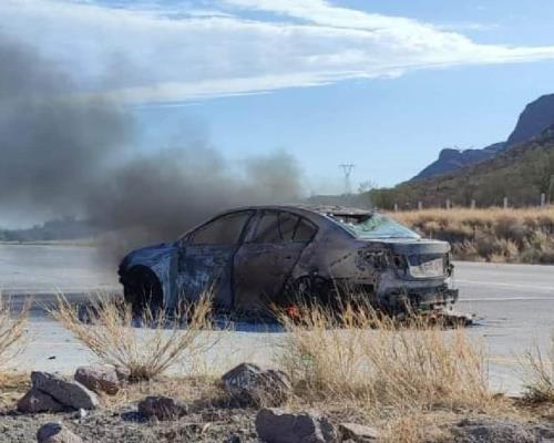 Se incendia auto en la carretera Hermosillo-Guaymas; tuvo pérdida total