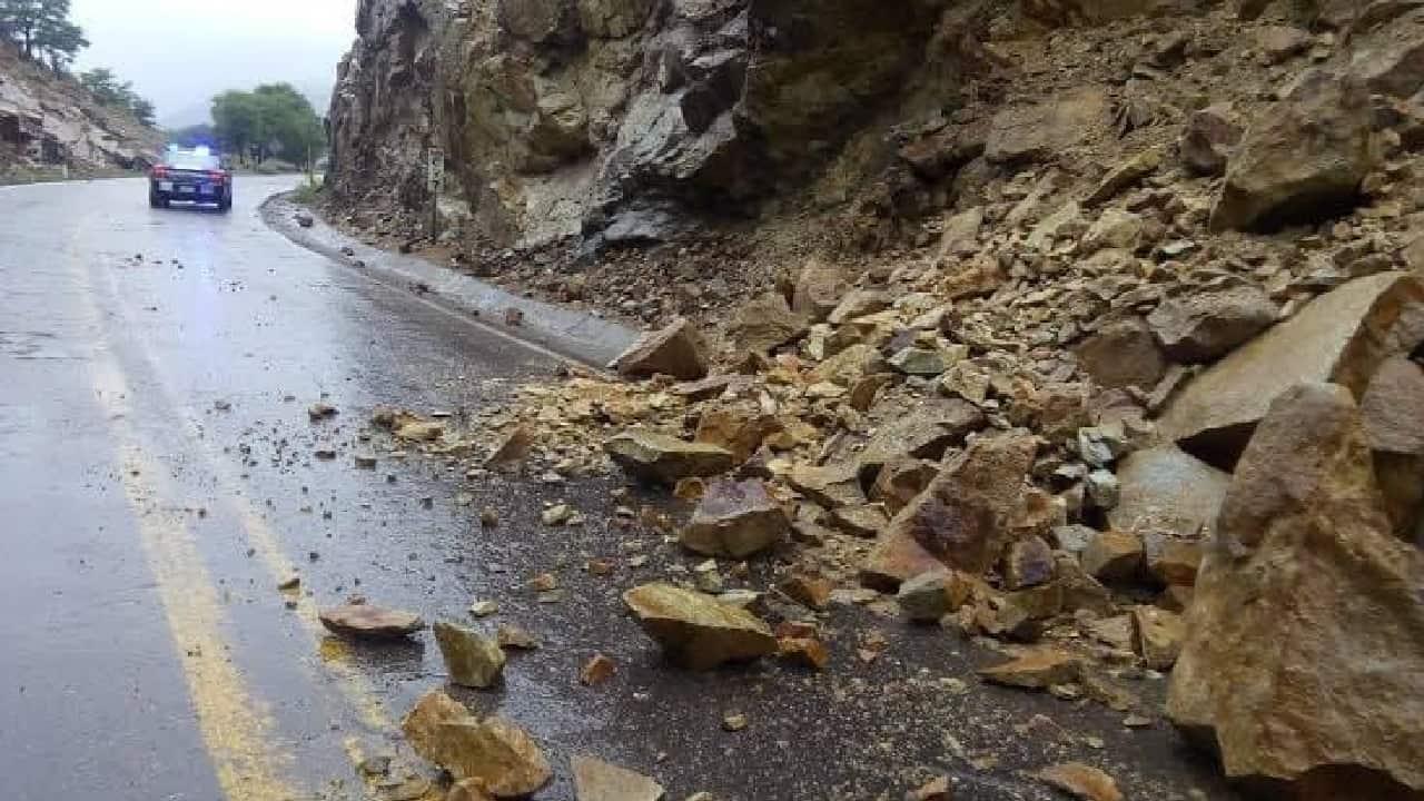 Advierten sobre caída de rocas en la carretera Ímuris-Cananea