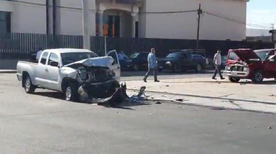 Mujer resulta lesionada al participar en colisión en San Benito