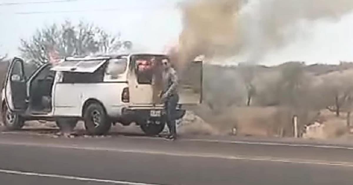 Bomberos sofocan incendio de vehículo en Hermosillo-Bahía de Kino