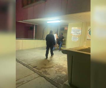 Policías municipales trasladan a hospital a menor con picadura de alacrán