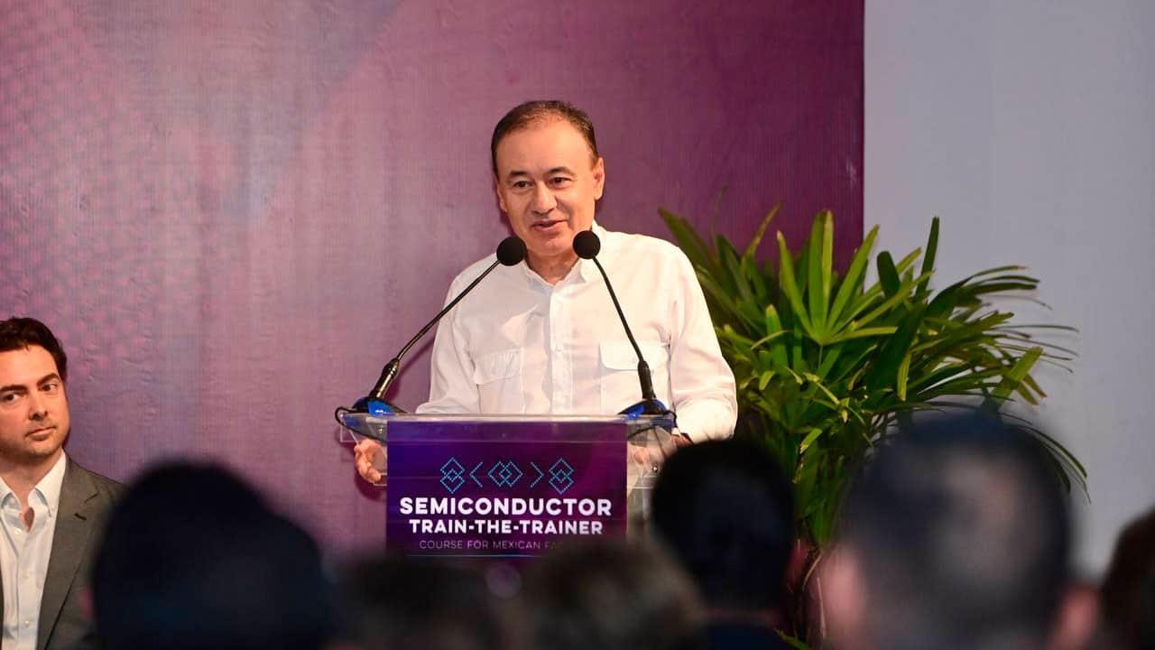 Inaugura gobernador Durazo diplomado nacional de semiconductores