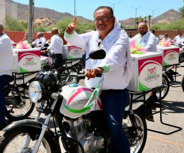 Entrega gobernador Alfonso Durazo 59 motocicletas nuevas a Sepomex