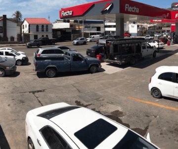 Daños por tormenta de arena generan largas filas en gasolineras de Guaymas