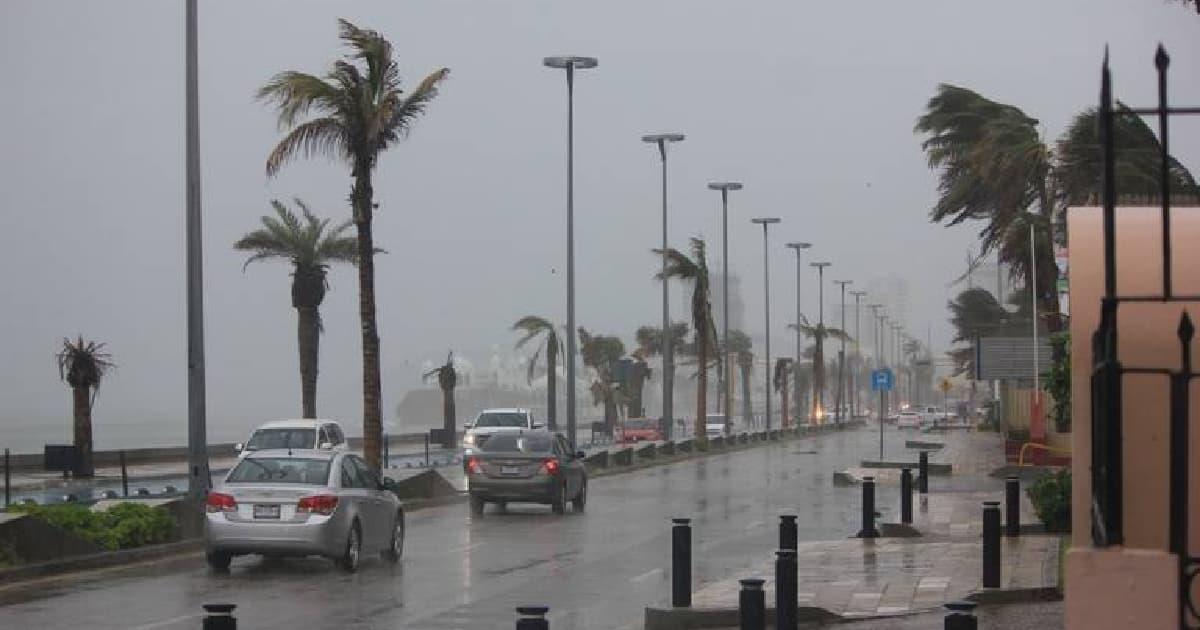 Fuertes lluvias y tormentas eléctricas dejan afectaciones en Mazatlán