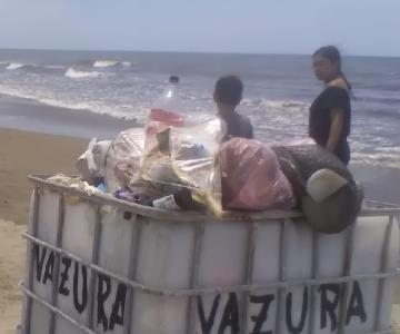 La basura es un problema recurrente en las playas de Huatabampito