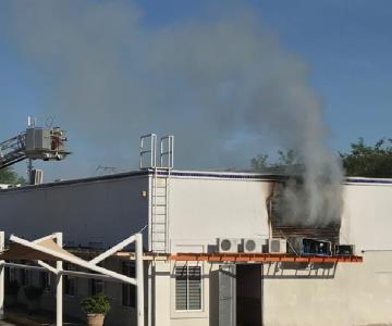Bomberos combaten incendio de restaurante al norte de Hermosillo