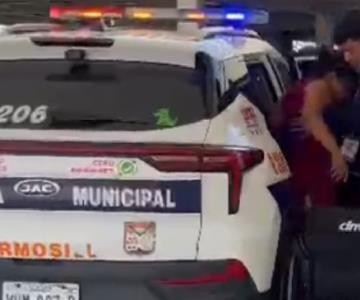 Policías trasladan a embarazada con dificultades para respirar al Himes