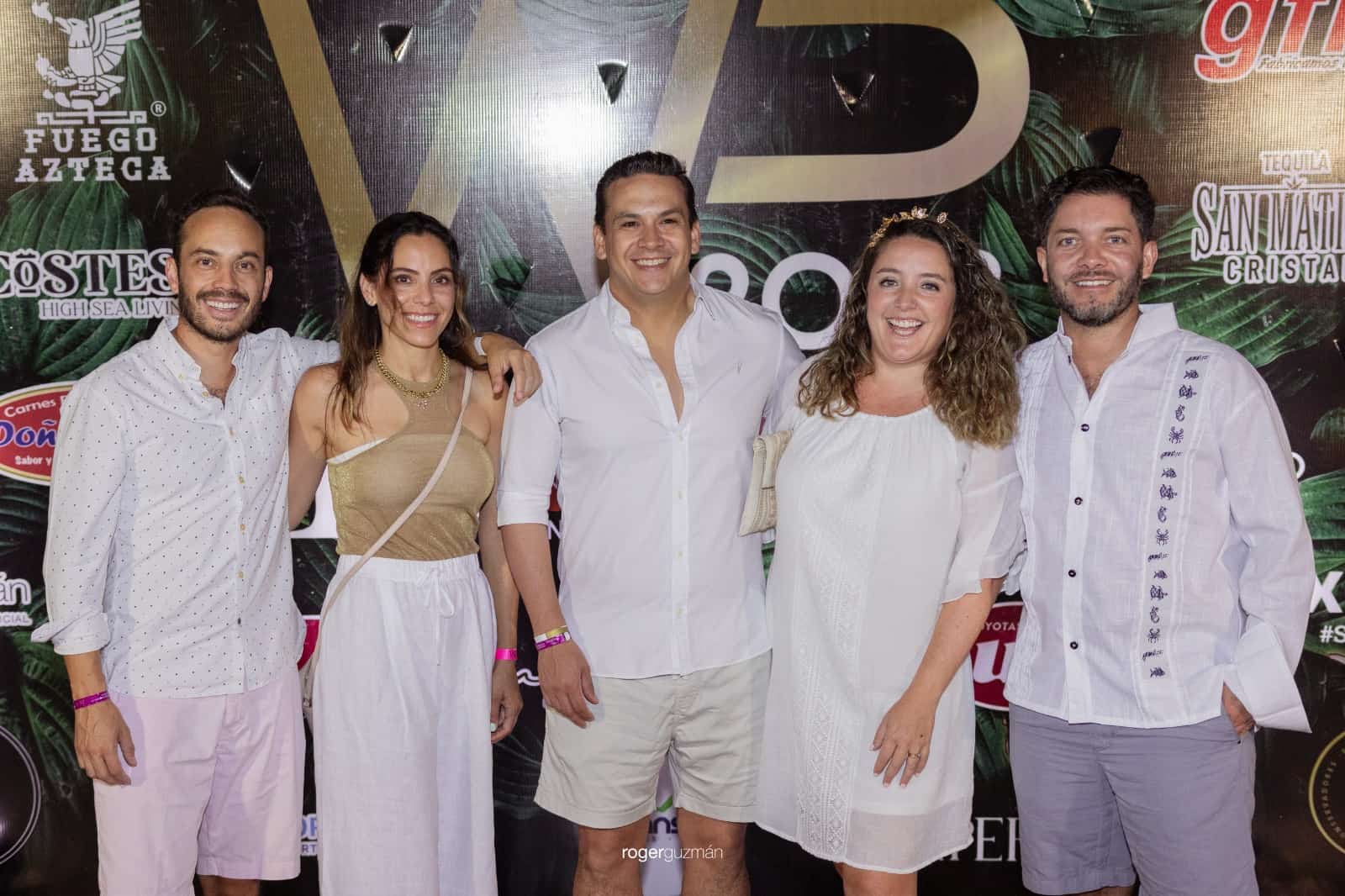 ¡Viven gran ambiente en White Party!