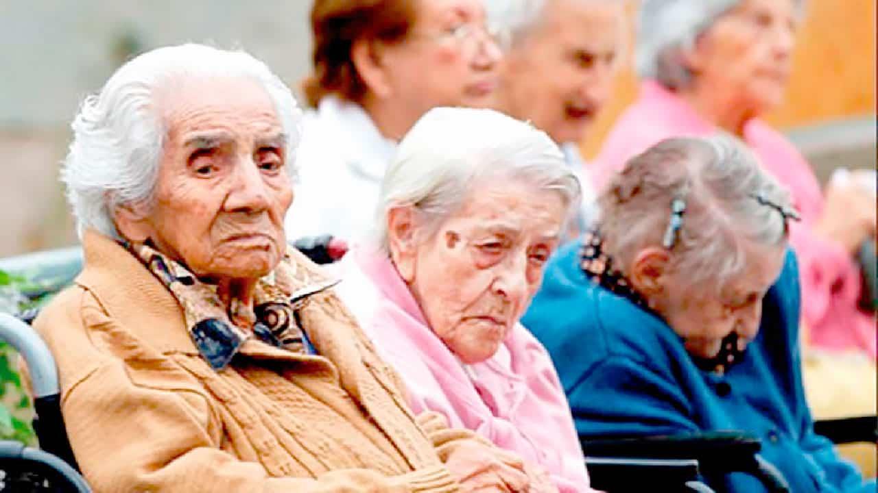Morena propone pensión a adultos mayores que vivan en el extranjero