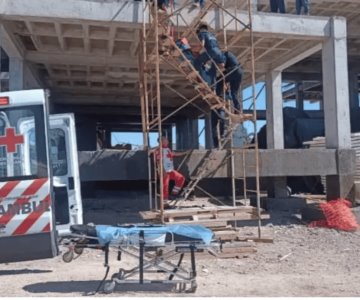 Trabajador cae de una altura de 10 metros en construcción de San Carlos
