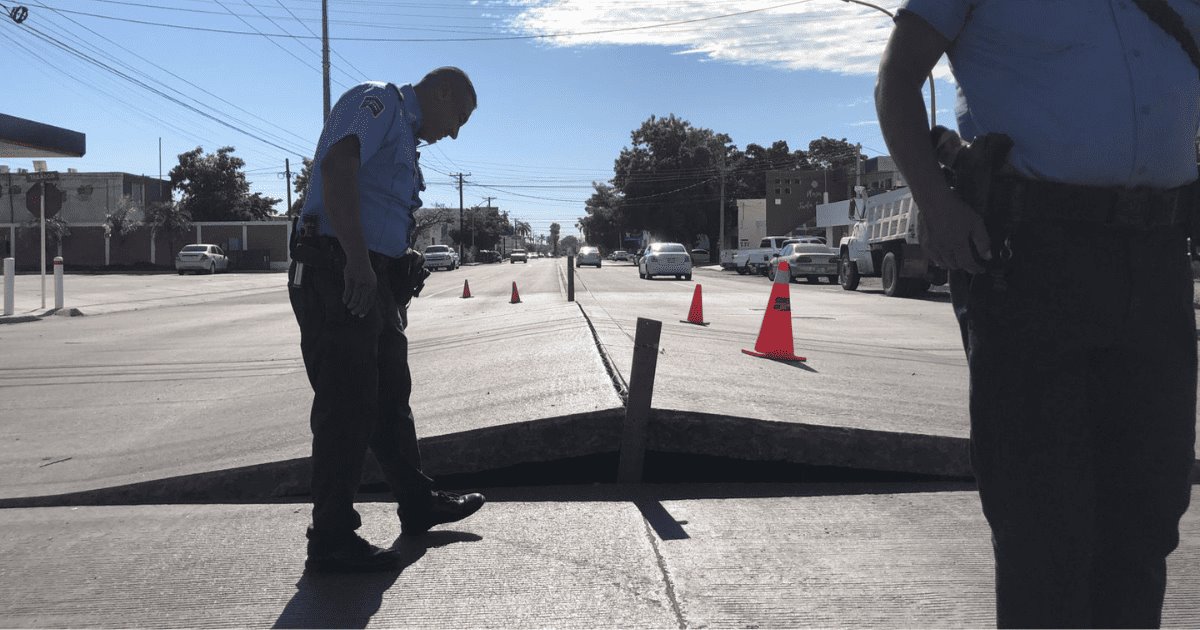 Se levanta el concreto hidráulico y provoca daño a vehículos