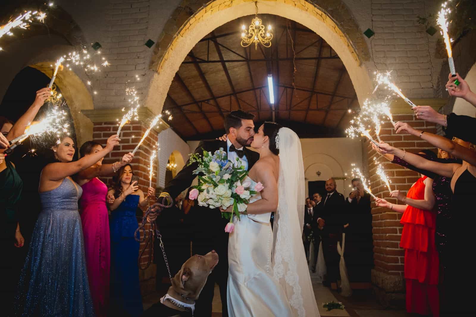 Paulina y Salvador tienen una boda de cuenta de hadas