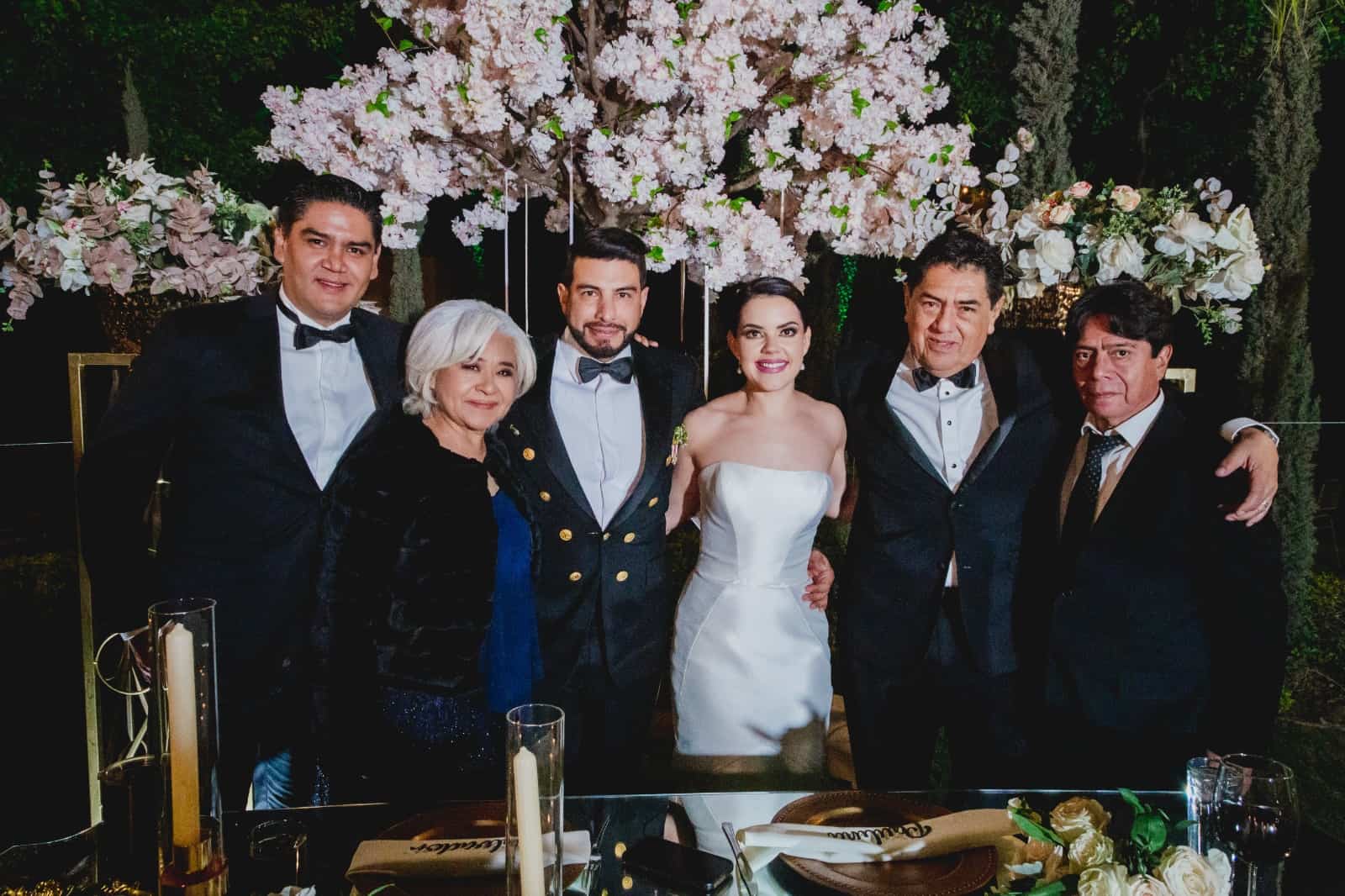 Paulina y Salvador tienen una boda de cuenta de hadas