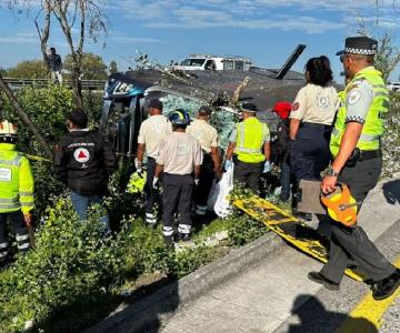 Volcadura de autobús deja 7 muertos en autopista México-Querétaro