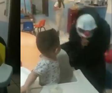 Clausuran kínder en Jalisco; maestra asustaba a niños con una máscara