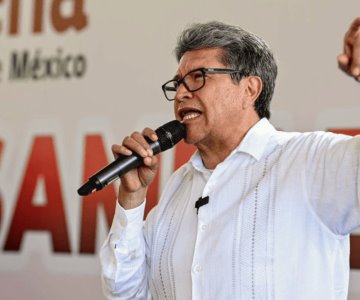 Ricardo Monreal realiza gira por Sonora