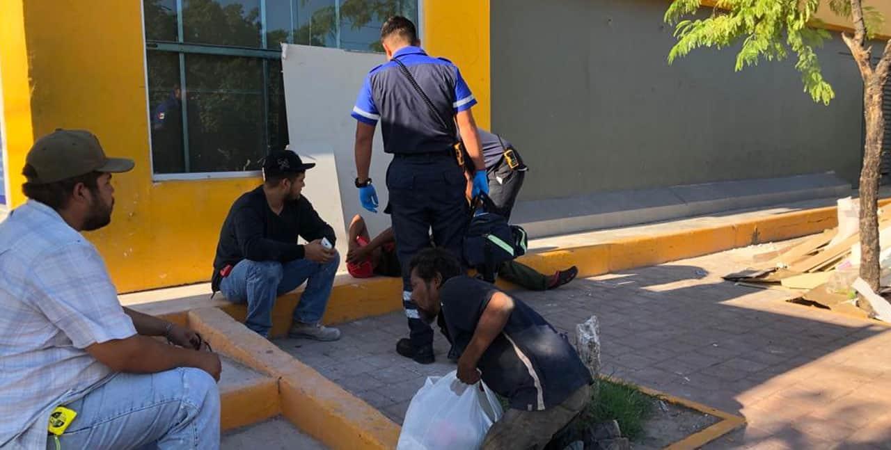 Hospitalizan a joven jornalero tras sufrir golpe de calor en Empalme