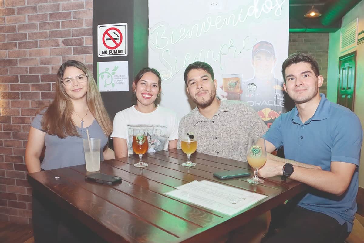 Disfrutan del fin de semana en Amante Brew