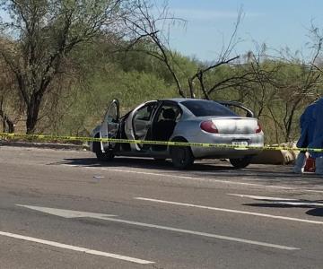 Hallan cuerpo sin vida dentro de un automóvil en colonia Benito Juárez