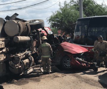 Aparatoso choque deja dos lesionados al sur de Hermosillo