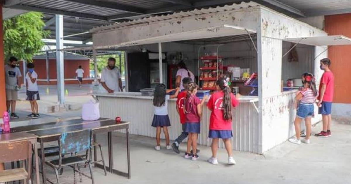 Padres reportan irregularidades en tienda de una escuela de Hermosillo