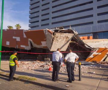 Colapsa fachada de hotel al oriente de Hermosillo