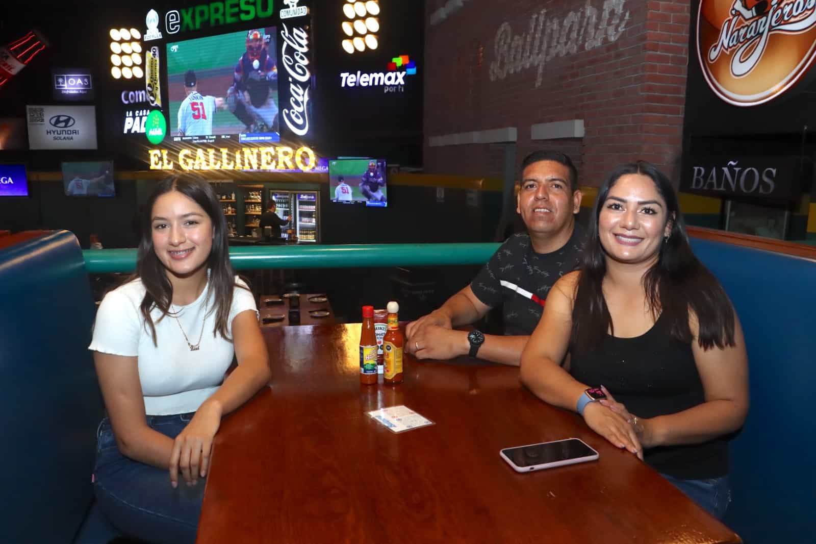 Divertida cena en familia en Ballpark