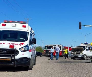 Choque entre tres vehículos dejó 2 lesionados en bulevar Progreso