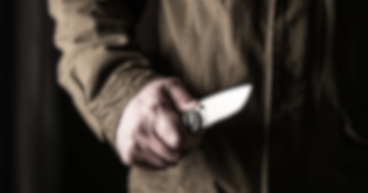 Adolescente es arrestado por amenazar a su familia con un cuchillo