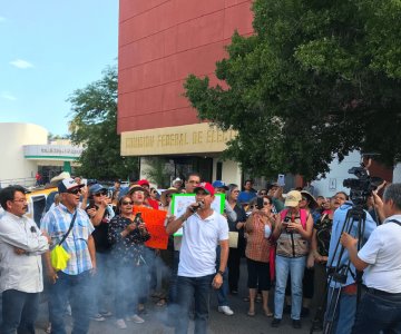 Entrega UUH peticiones ante la Comisión Federal de Electricidad