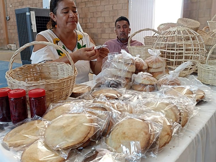 María Eudelia triunfa con la venta de productos a base de pitahaya