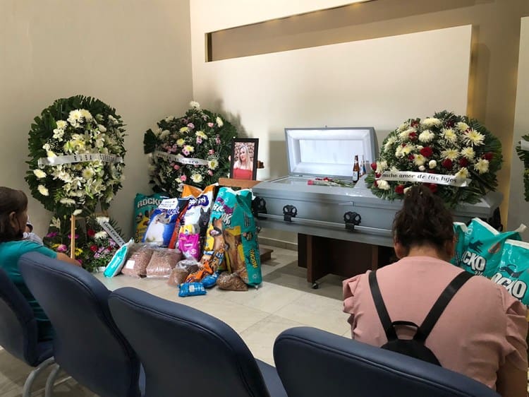 Cumplen última voluntad de Myriam: funeral con croquetas en lugar de flores