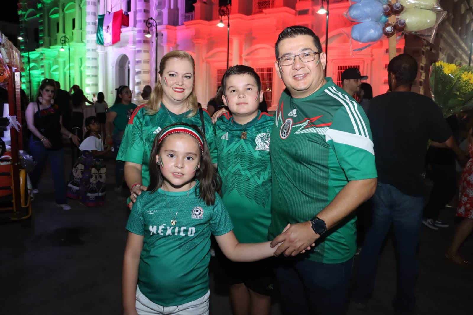¡Viva México! Festejan Grito de Independencia