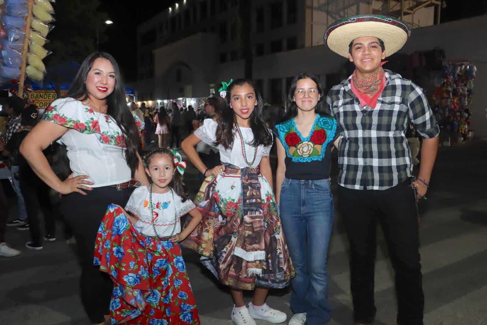¡Viva México! Festejan Grito de Independencia