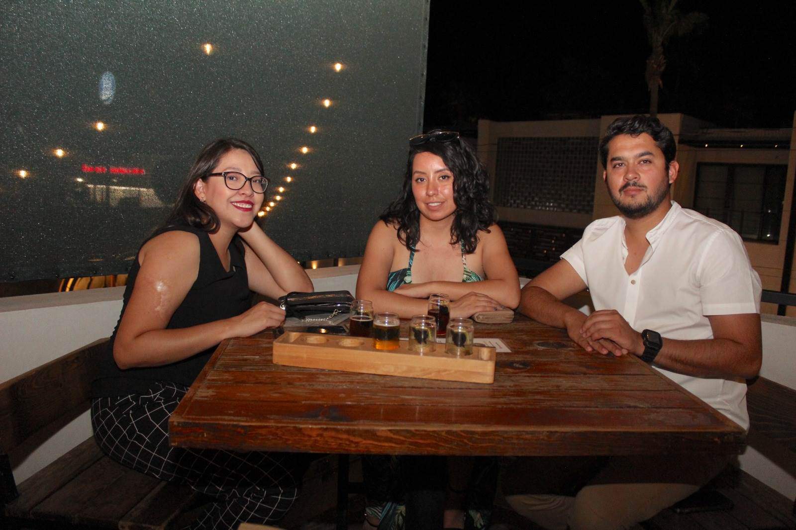 Degustan exquisitas bebidas en Amante Brew