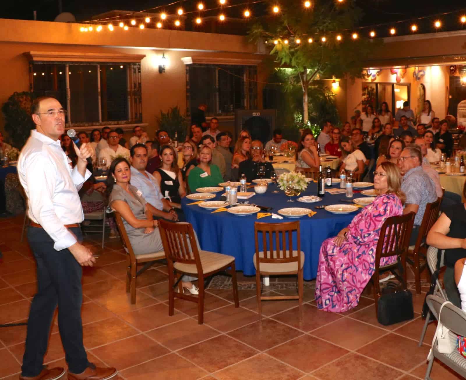 Asociación de Padres y Amigos Thezia ofrece cena de bienvenida