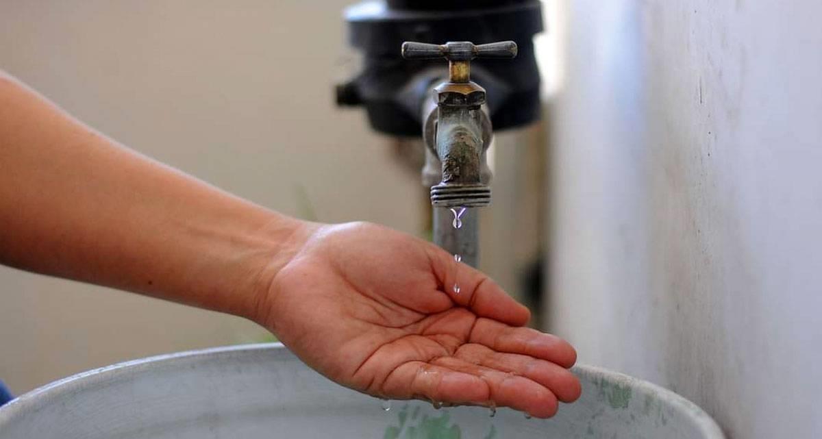 Siguen vecinos del oriente de Navojoa sin el servicio de agua potable