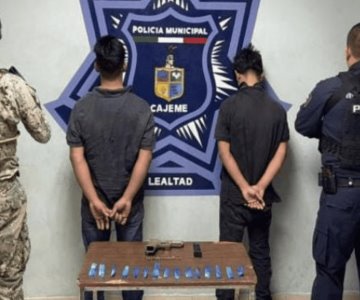 Detienen a dos menores en posesión de armas de fuego y narcóticos en Cajeme