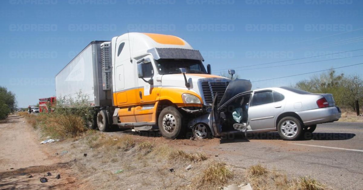 Mujer y menores de edad heridos tras choque en carretera a Bahía de Kino