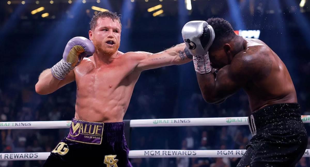 Canelo Álvarez vence Jermell Charlo por decisión unánime