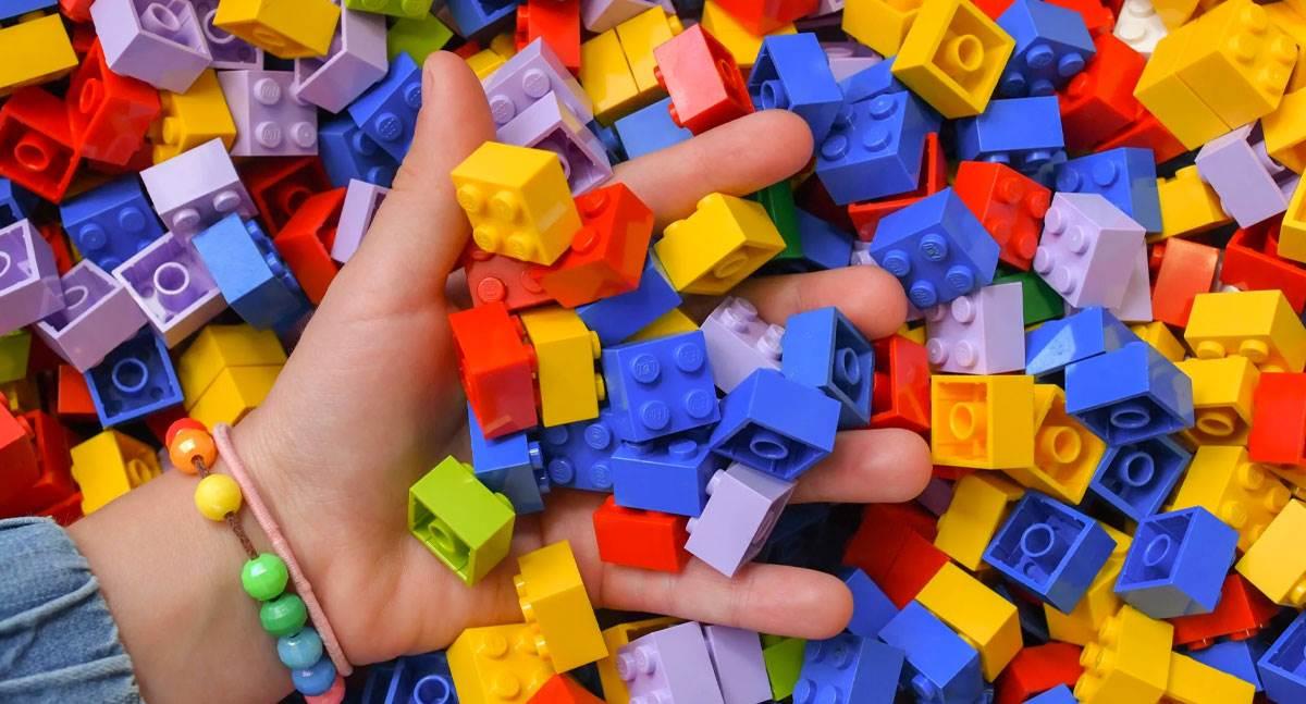 Buscan introducir LEGO como recurso lúdico en las aulas