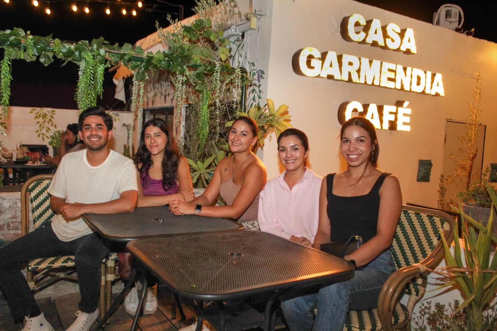 Agradable tarde con amigos En Casa Garmendia, Café y Churrería