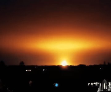 Video | Explosión masiva iluminó de amarillo el cielo en Inglaterra