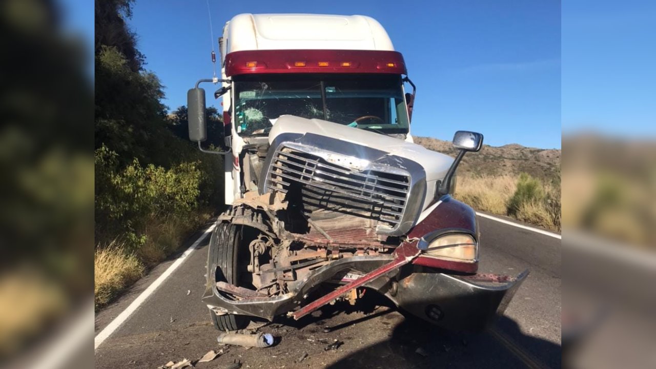 Alertan sobre aparatoso accidente en la Carretera Ímuris-Cananea