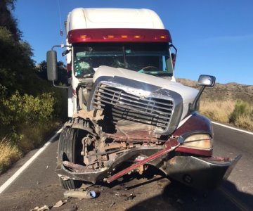 Alertan sobre aparatoso accidente en la Carretera Ímuris-Cananea